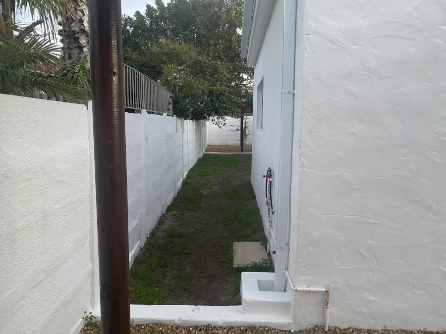 3 Bedroom Property for Sale in Milkwood Park Western Cape